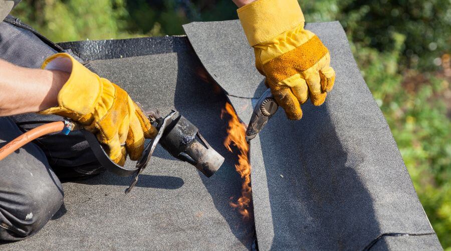 Professional gutter cleaning in Santa Clarita, CA